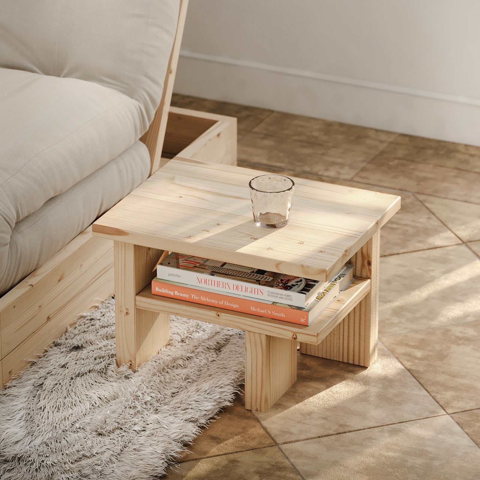 Japan sivupöytä, käsittelemätön.