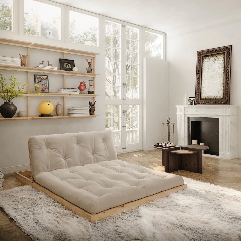 Flip vuodesohva, kangas Linen. Kuvassa myös Combine pöytiä ruskeaksi lakattuna ja Groove big hylly.