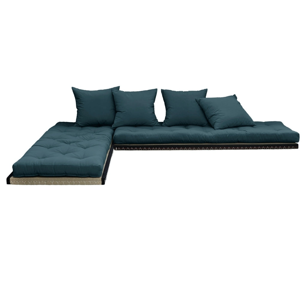 Chico vuodesohvan futonpatja, kangas Petrol Blue. Kuvassa myös tatamit. (Hinta sisältää vain yhden futonpatjan ja kaksi tyynyä.)