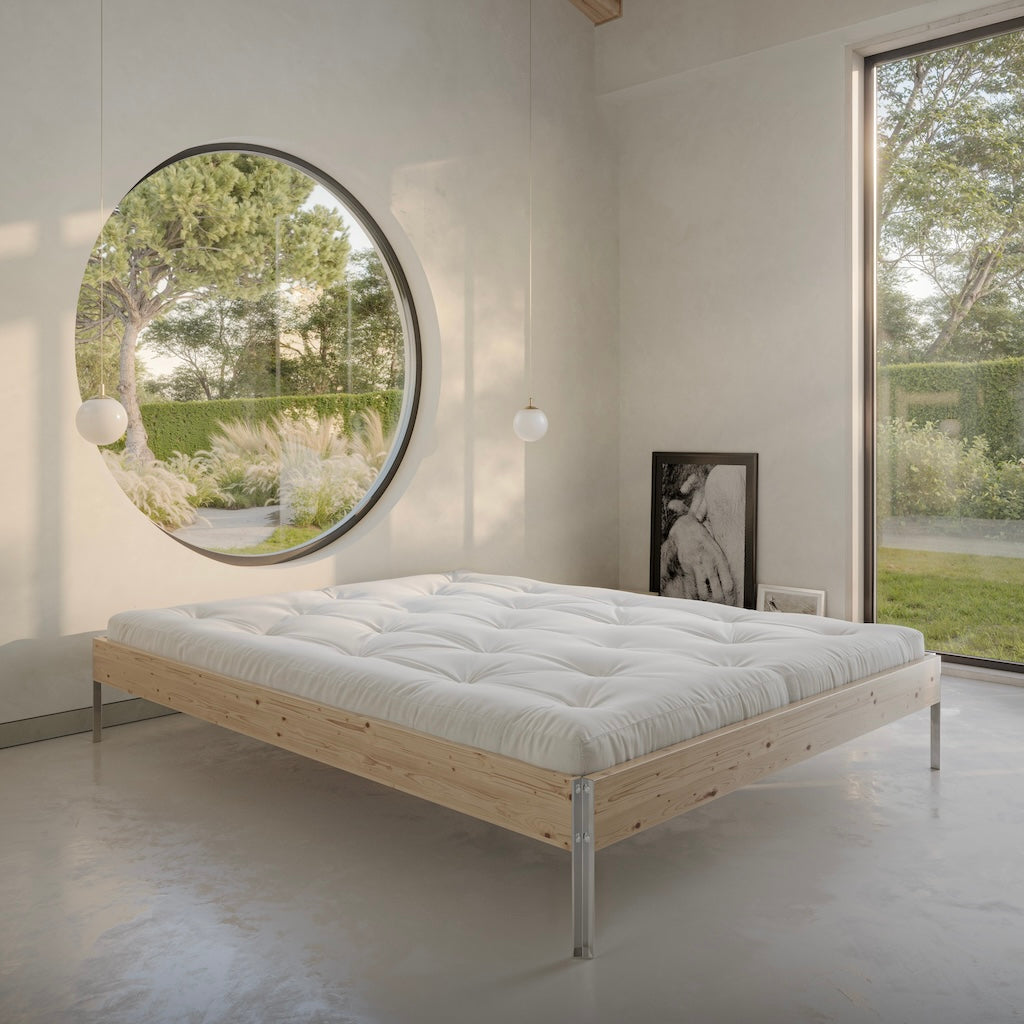 Core sänkyrunko luonnonvärinen.