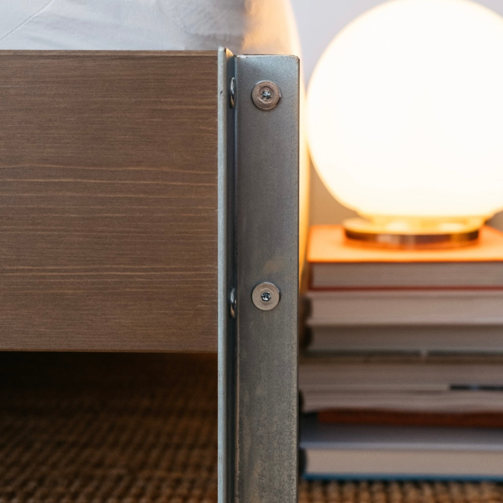 Core sänkyrunko ruskea.