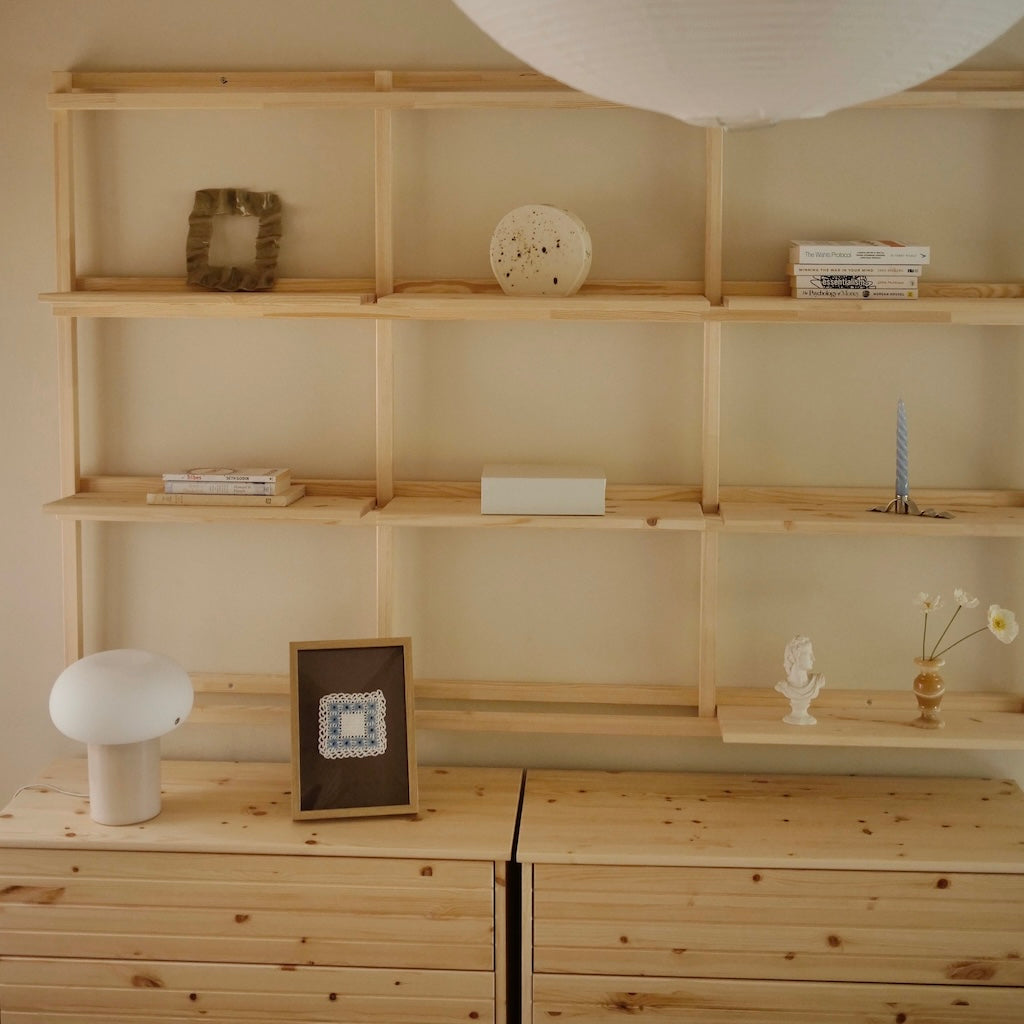 Kuvassa Groove big hylly ja kaksi Kommo lipastoa.