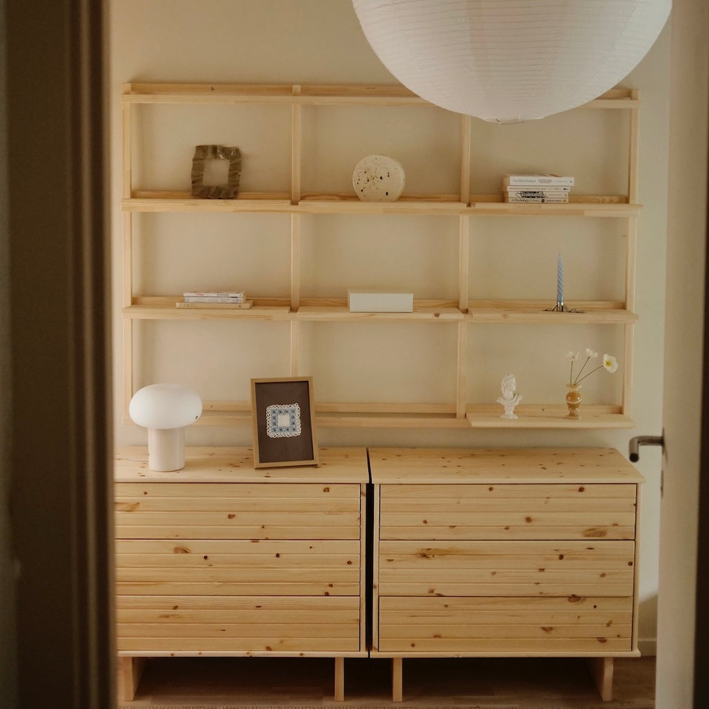 Kuvassa Groove big hylly ja kaksi Kommo lipastoa.