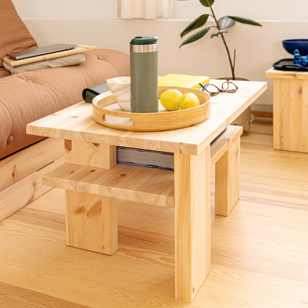 Japan pöytä, käsittelemätön.