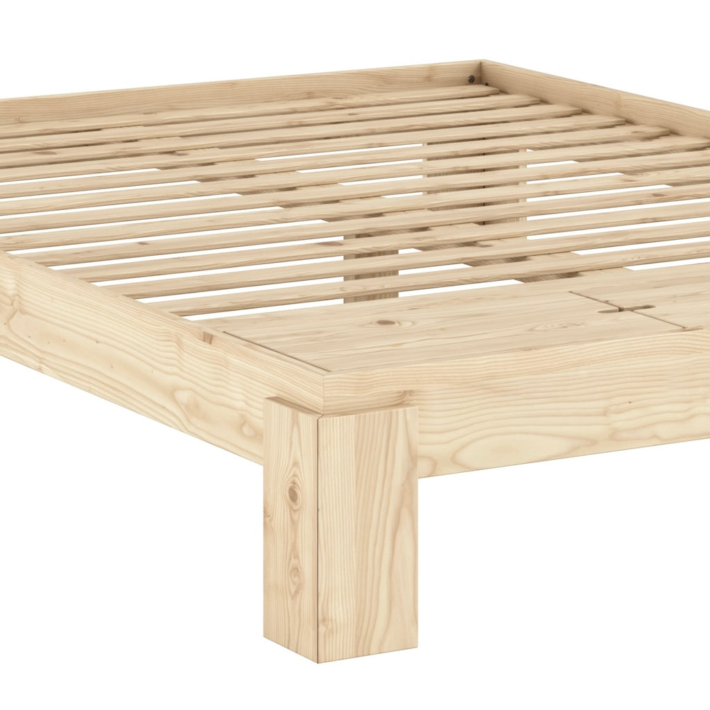 Layers sänkyrunko läheltä.