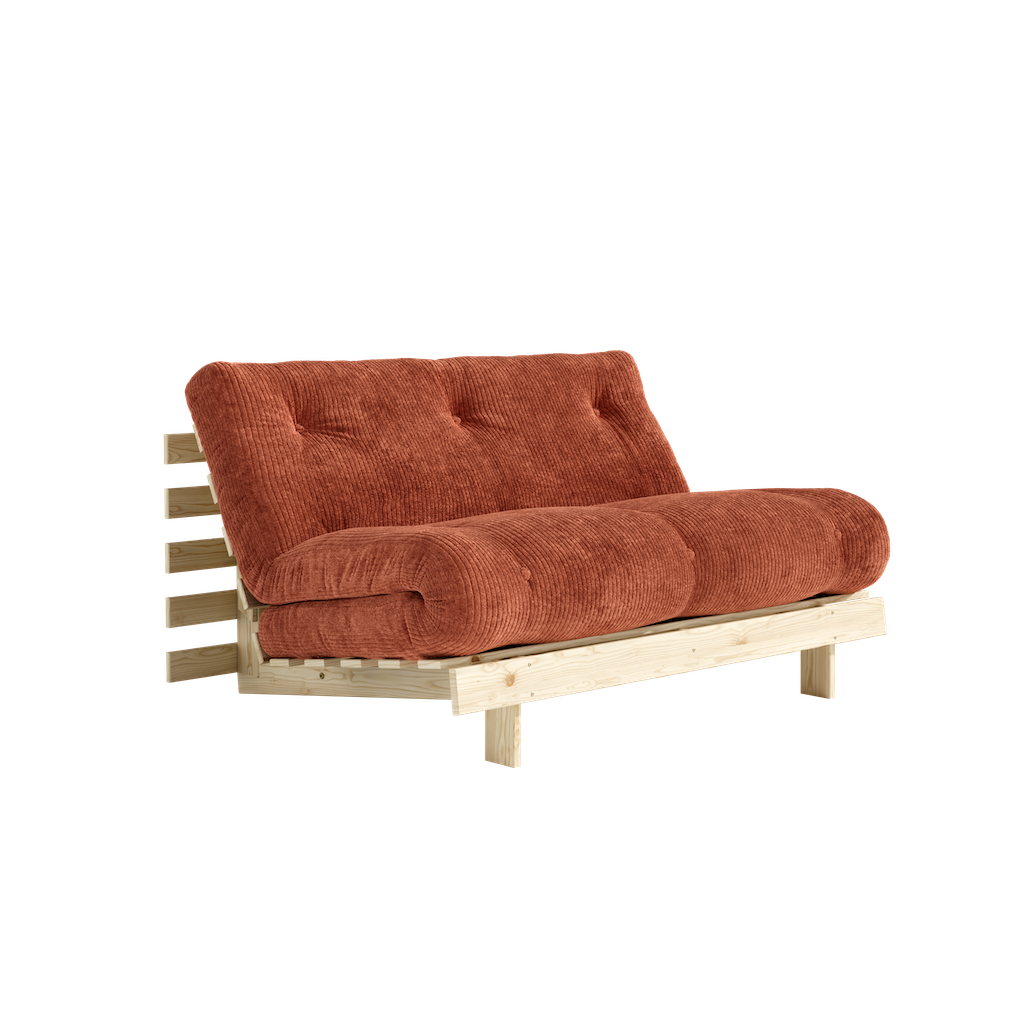Roots 140 vuodesohva sohva-asennossa. Futonpatjan samettikangas Mega Corduroy, väri Retro Orange. Runko käsittelemätöntä massiivimäntyä.