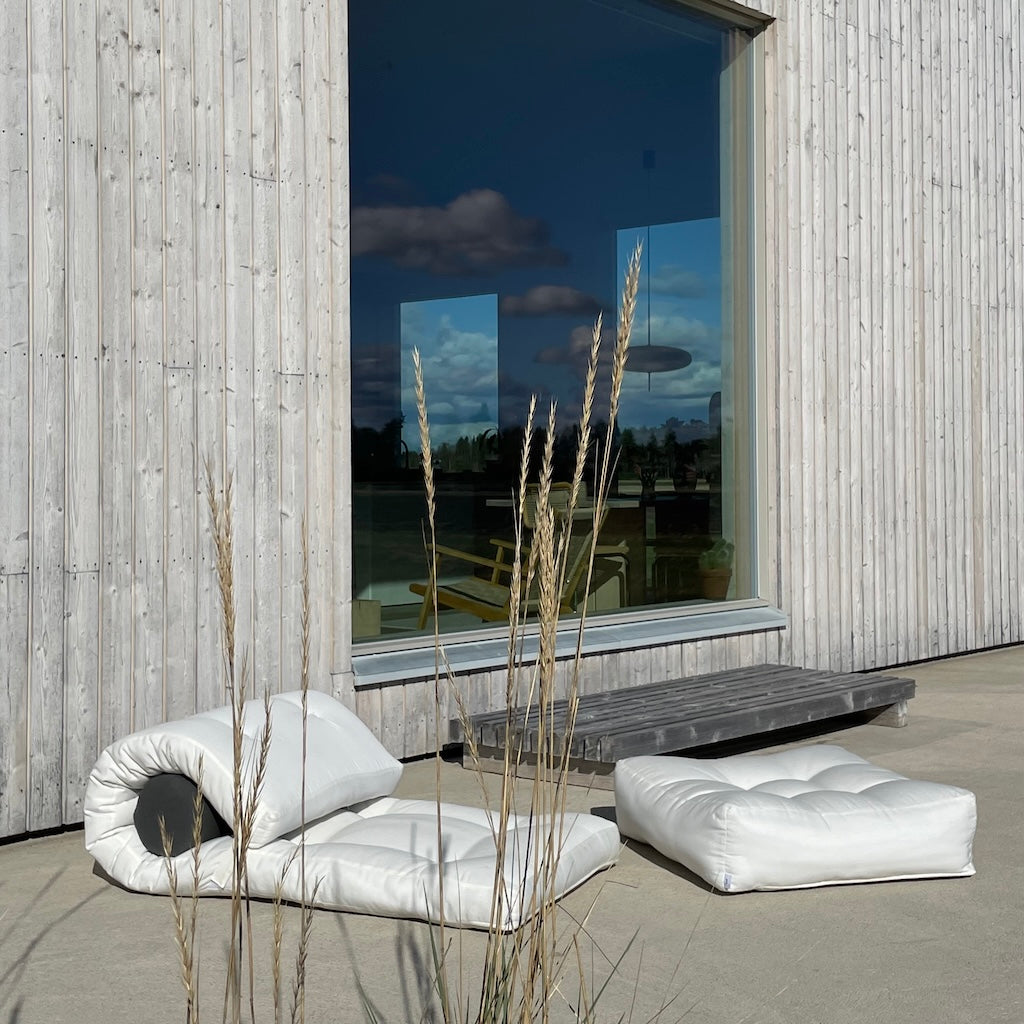 Kuvassa Wrap Out ja More Pouf Out.