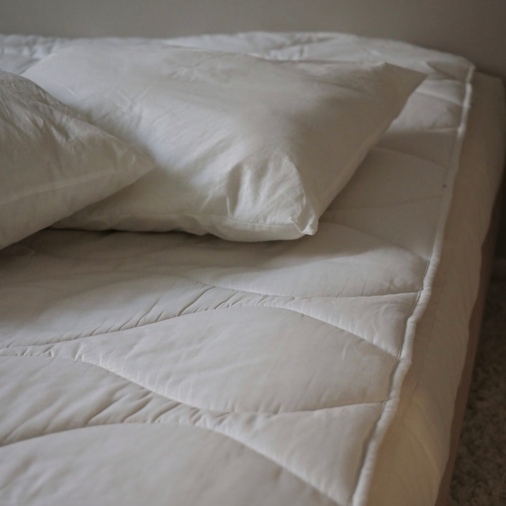 Kuvassa Villana villatyynyt ja Villana villapetauspatja.