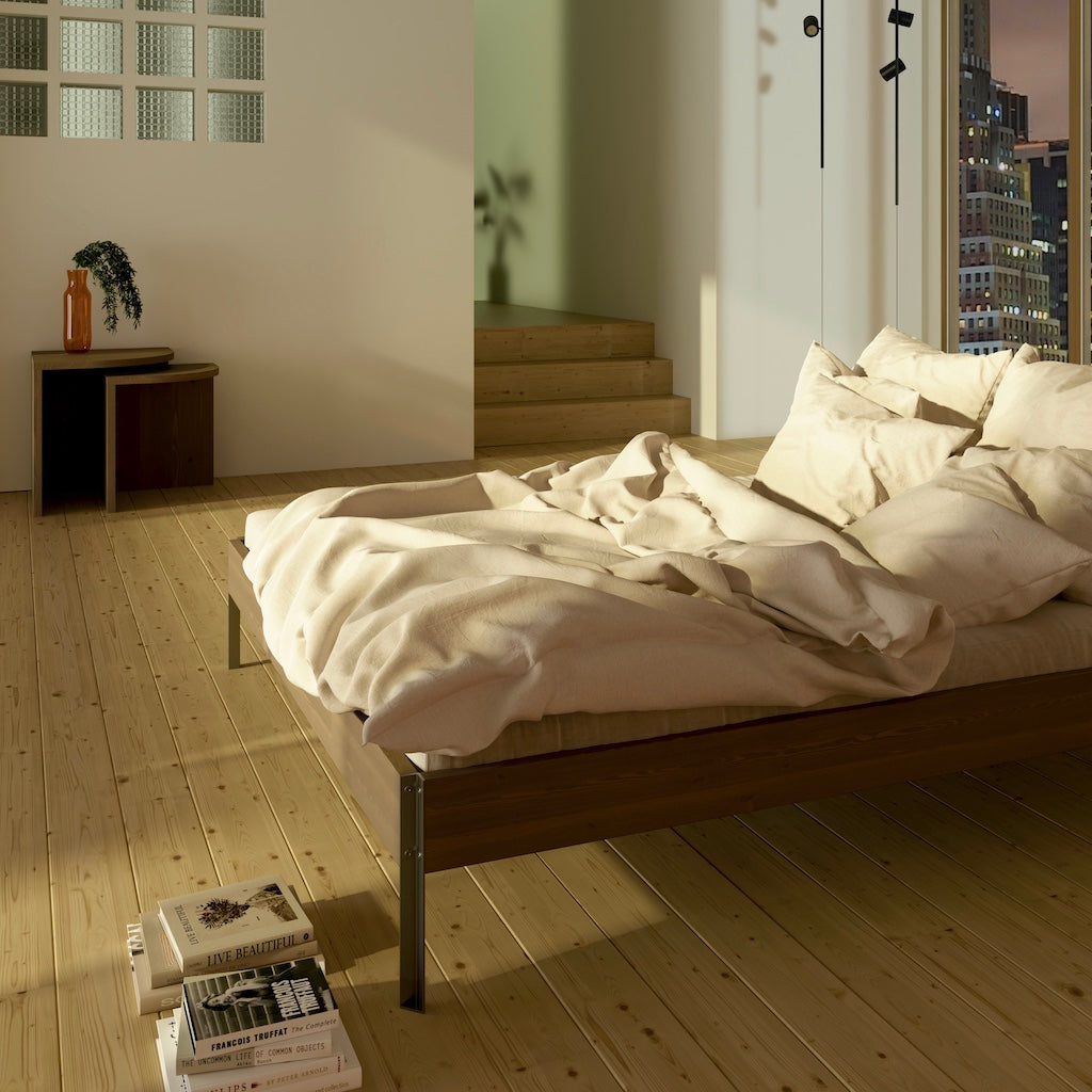 Core sänkyrunko ruskea.