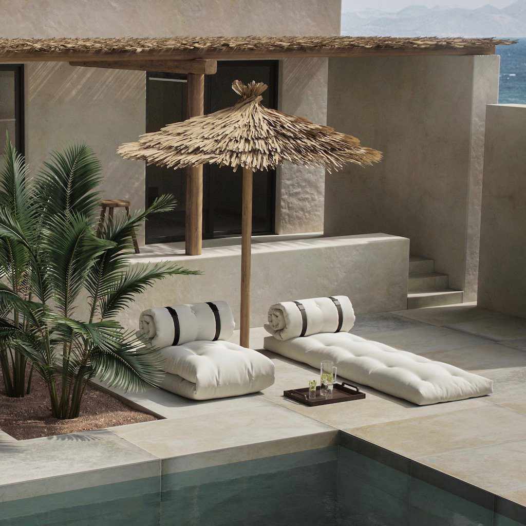 Buckle Up Out tuoli, kangas White. Kuvassa kaksi tuolia, toinen avattuna.