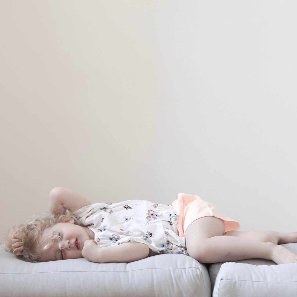 Mini Cube vuodetuoli, kangas Light Grey. Kangas Light Grey ei enää valikoimassa.