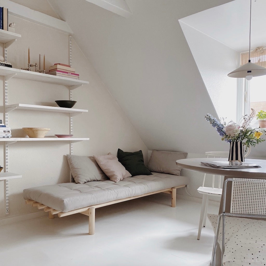 Pace Daybed vuodesohva, runko luonnonvärinen, kangas Beige.