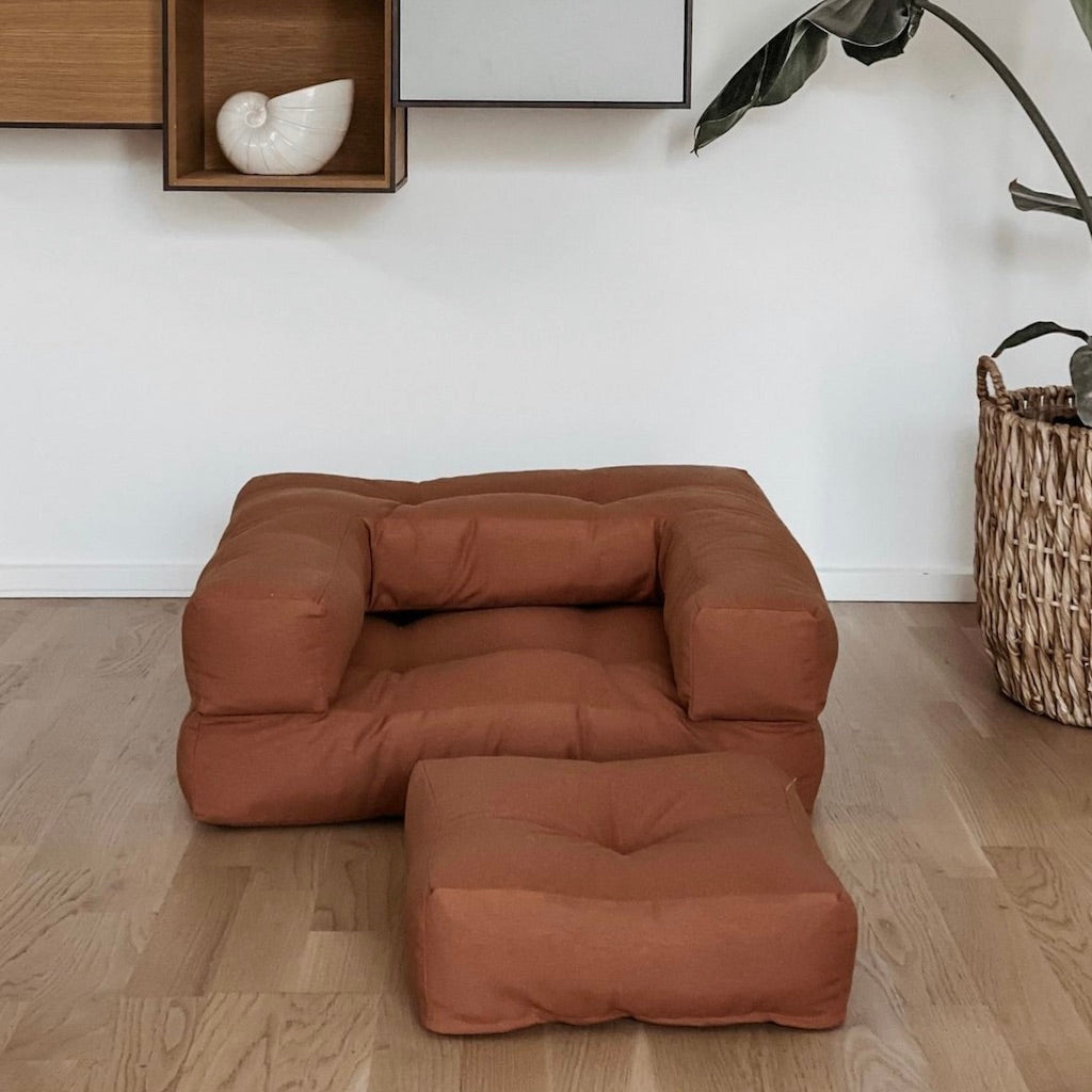 Mini Cube vuodetuoli, kangas Clay Brown.