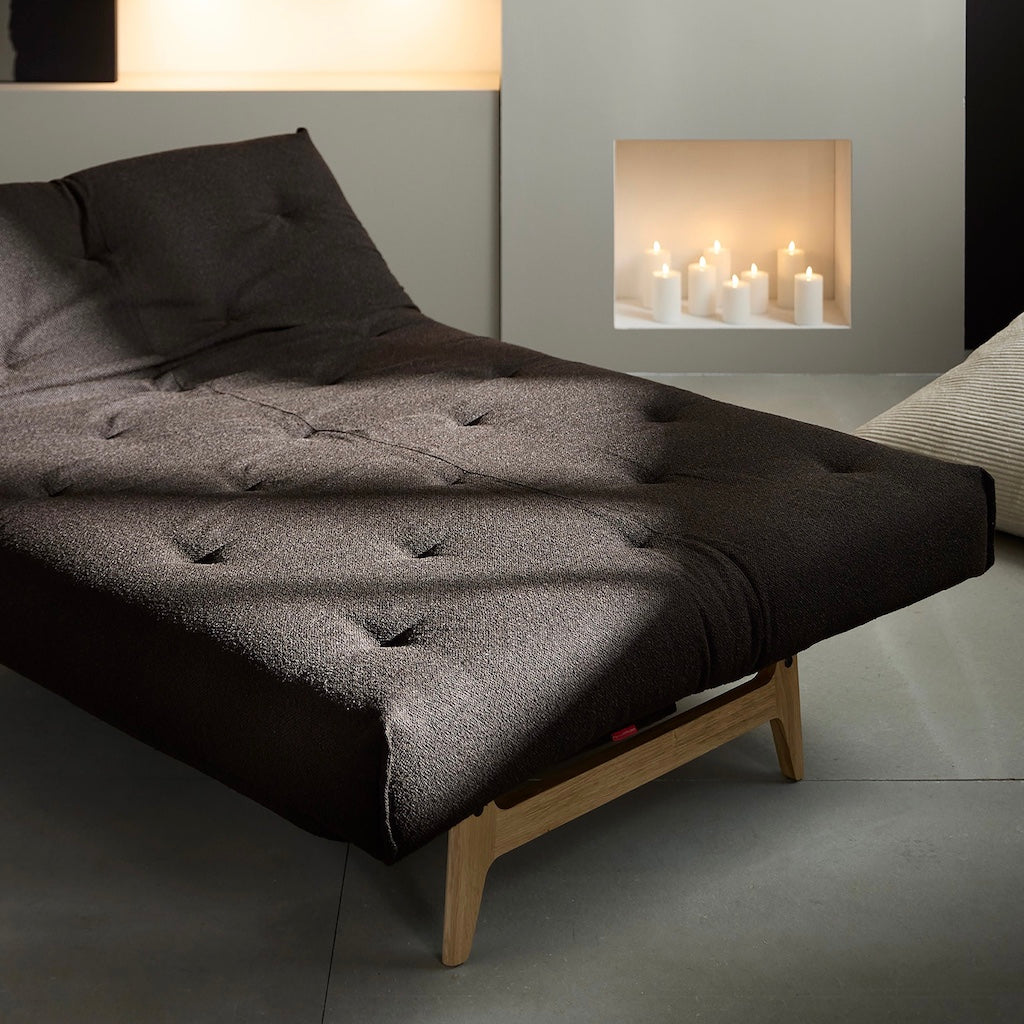 Aslak 140 vuodesohva, kangas Taura Chocco.