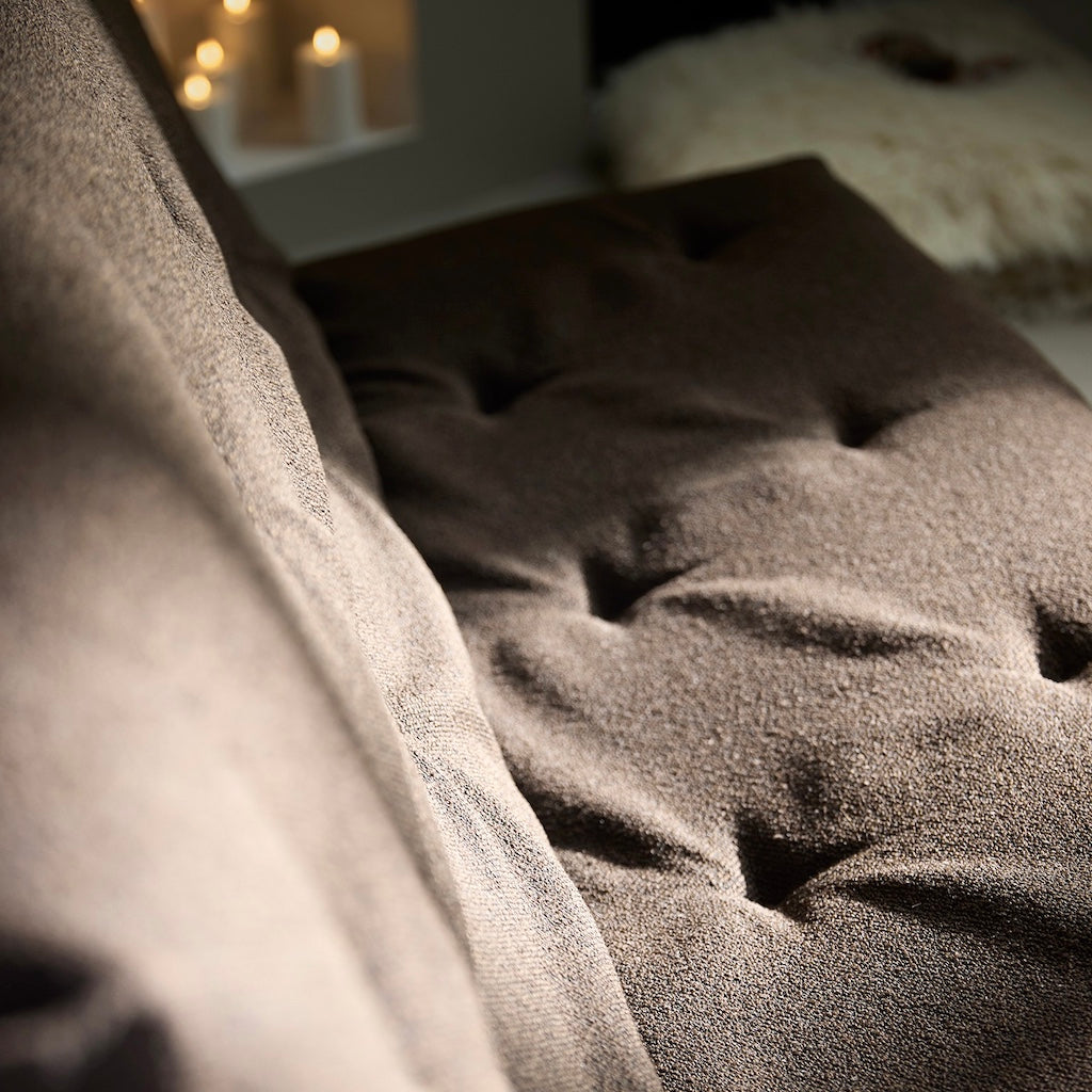 Aslak 140 vuodesohva, kangas Taura Chocco.