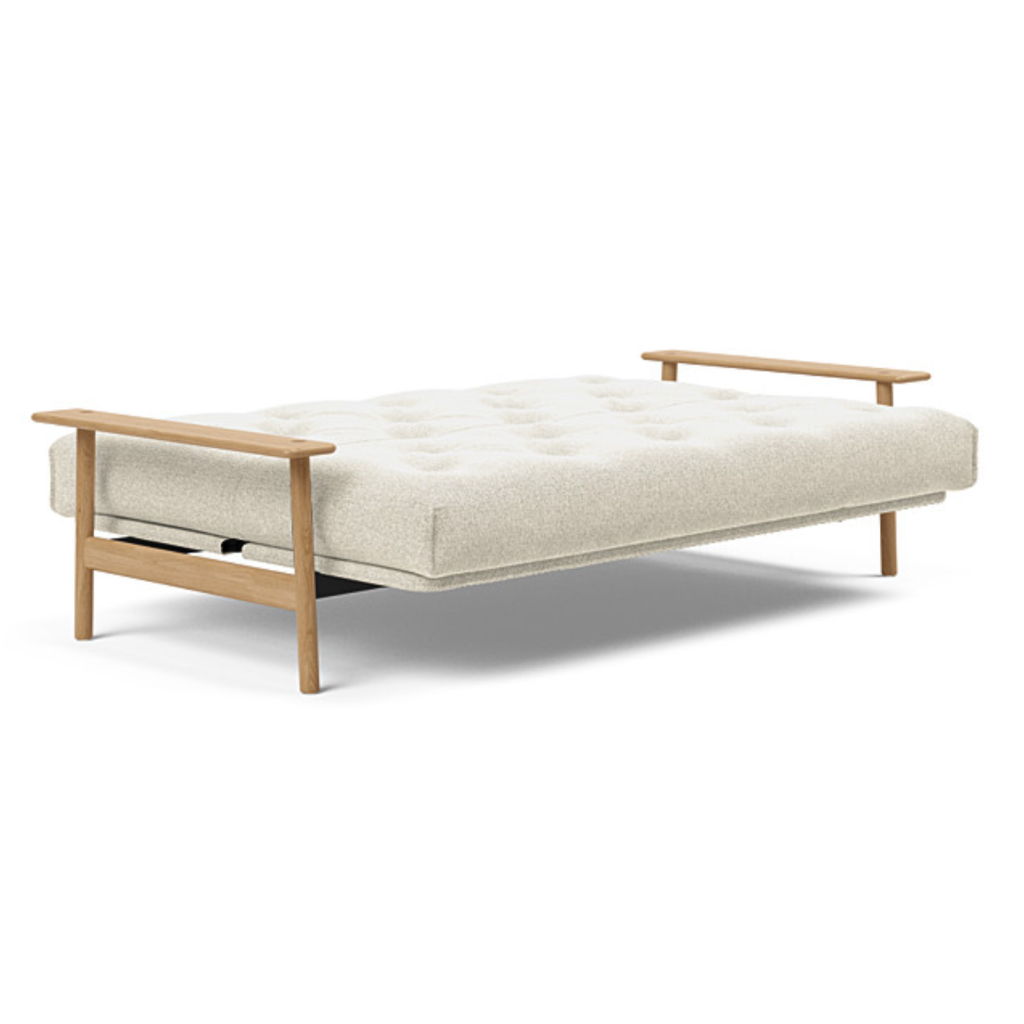 Spring Nordic patja 140x200cm ja rungon selkänojan suojus. Kuvassa myös erikseen tilattavat Aslak runko ja rungon istuinosan suojus. Kangas Taura Off White.