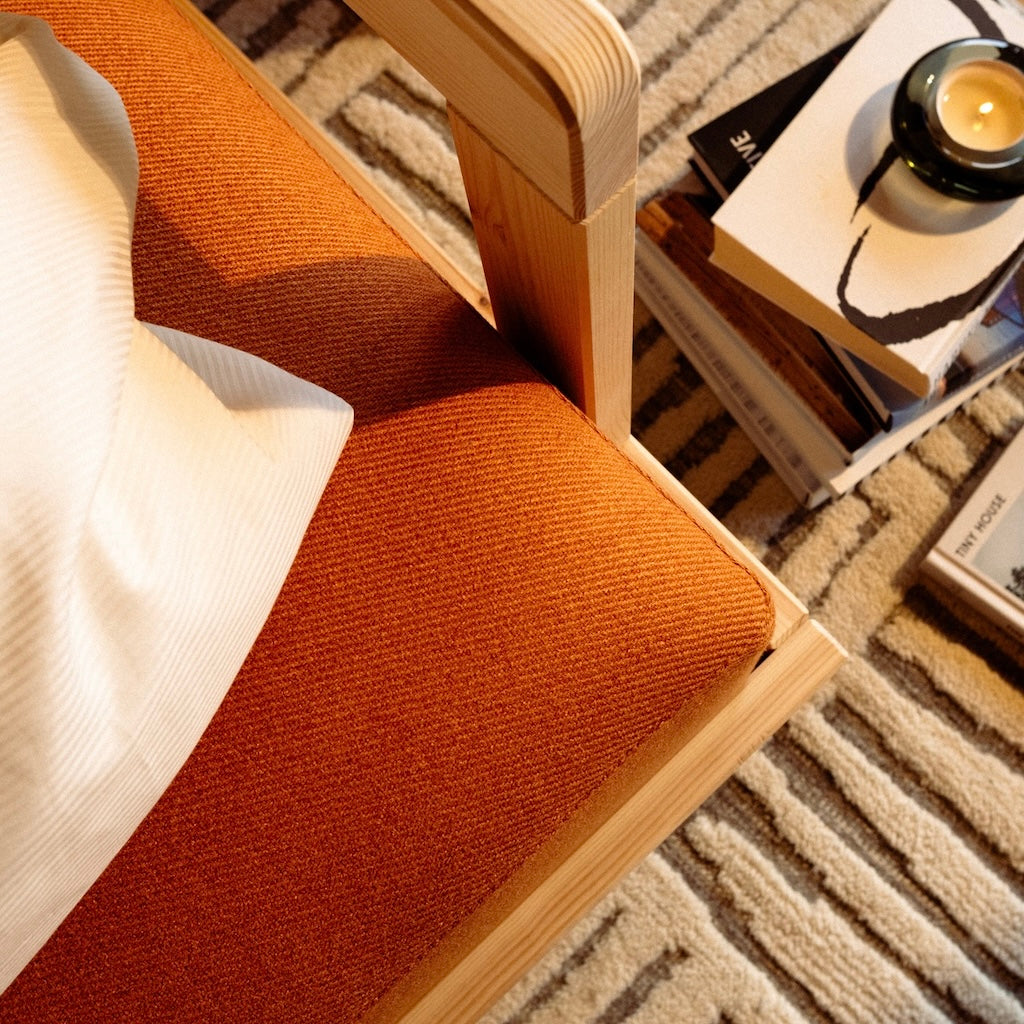 Stay sohva, lähikuva ylhäältä, kangas Vintage Orange.