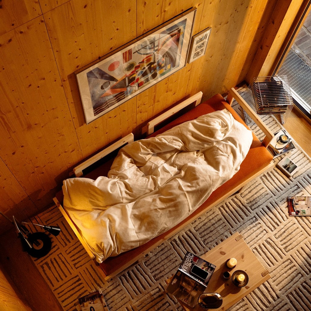 Stay sohva, yleiskuva huoneesta ylhäältä kuvattuna, kangas Vintage Orange.