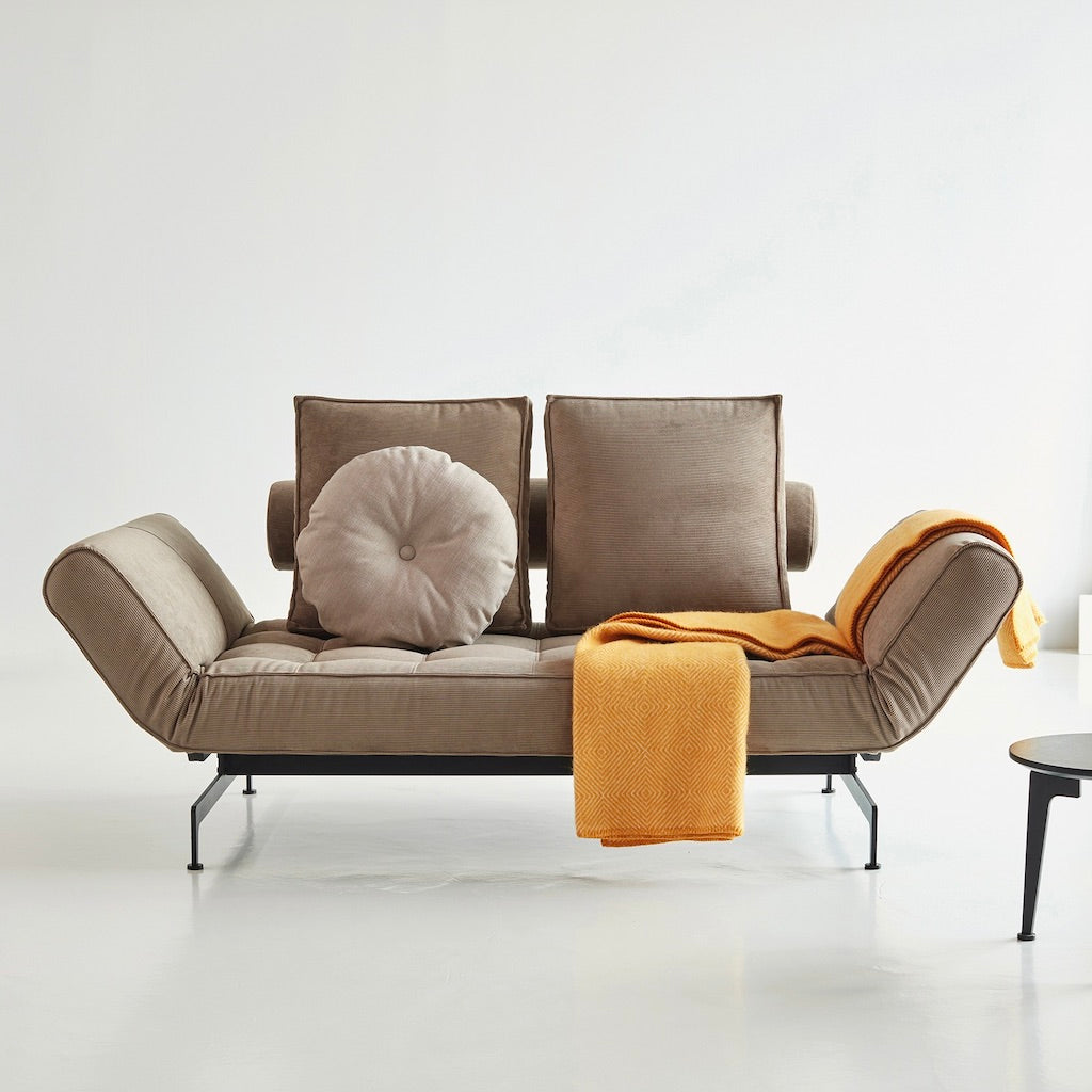 Ghia vuodesohva, jalat Ghia laser, kangas Cordufine Beige.