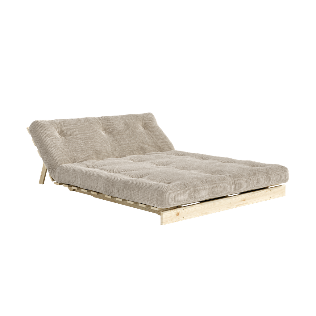 Roots 140 vuodesohva divaaniasennossa. Futonpatjan samettikangas Mega Corduroy, väri Soft Cream. Runko käsittelemätöntä massiivimäntyä. 