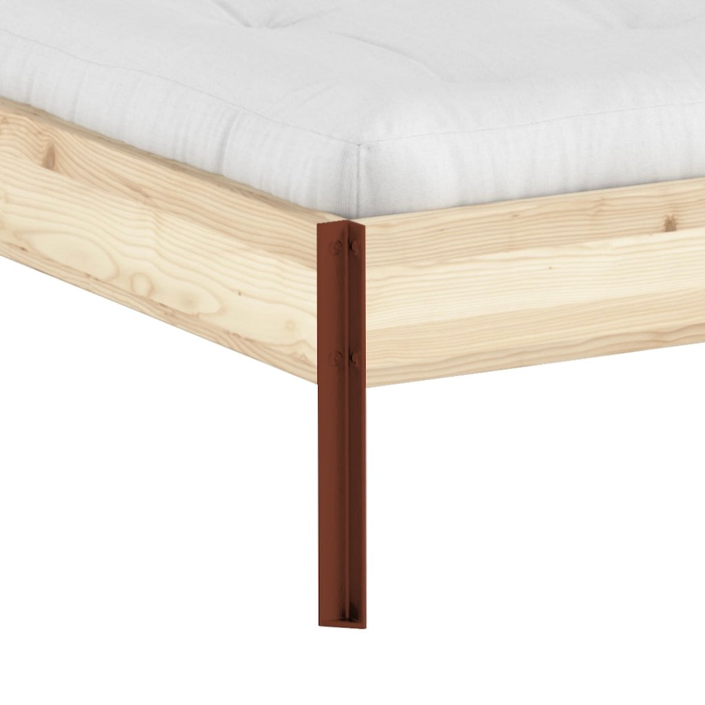 Core sänkyrungon jalka läheltä. Väri Terra Red.