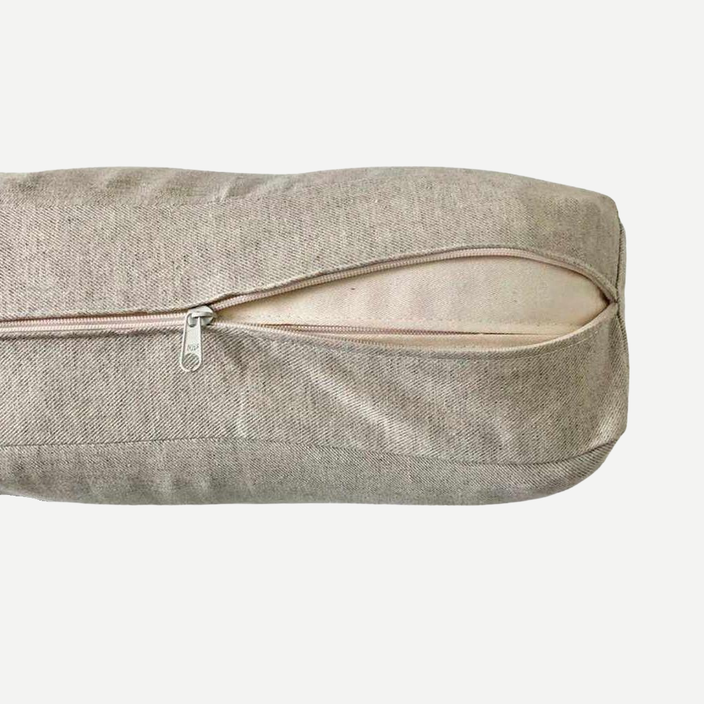 Bilbao Low futonpatjan irtopäällinen. Kuvassa pellavanvärinen irtopäällinen luonnonvalkoisen patjan päällä.