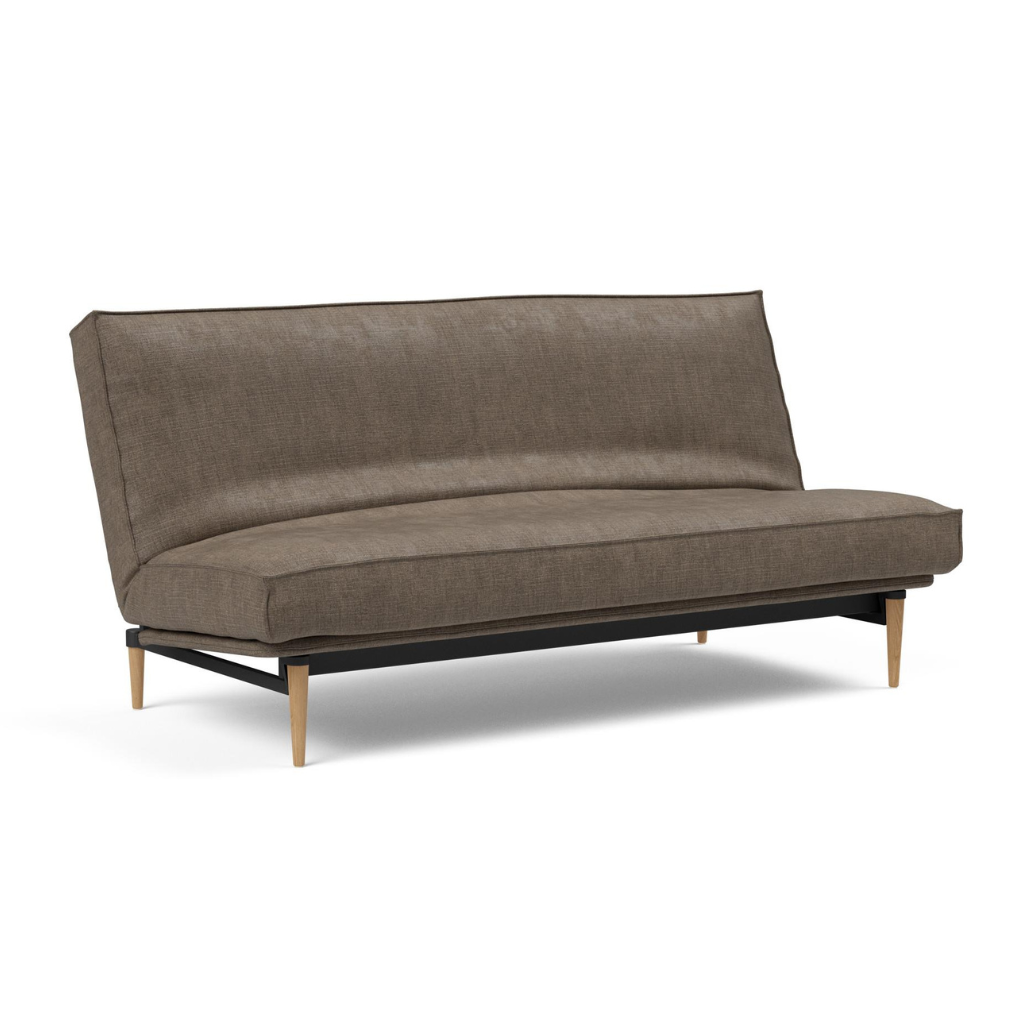 Colpus vuodesohva irtopäällisillä, kangas Esina Cedar Brown. Kuvassa sohvan patjan päälle on puettu Sharp Plus irtopäällinen.
