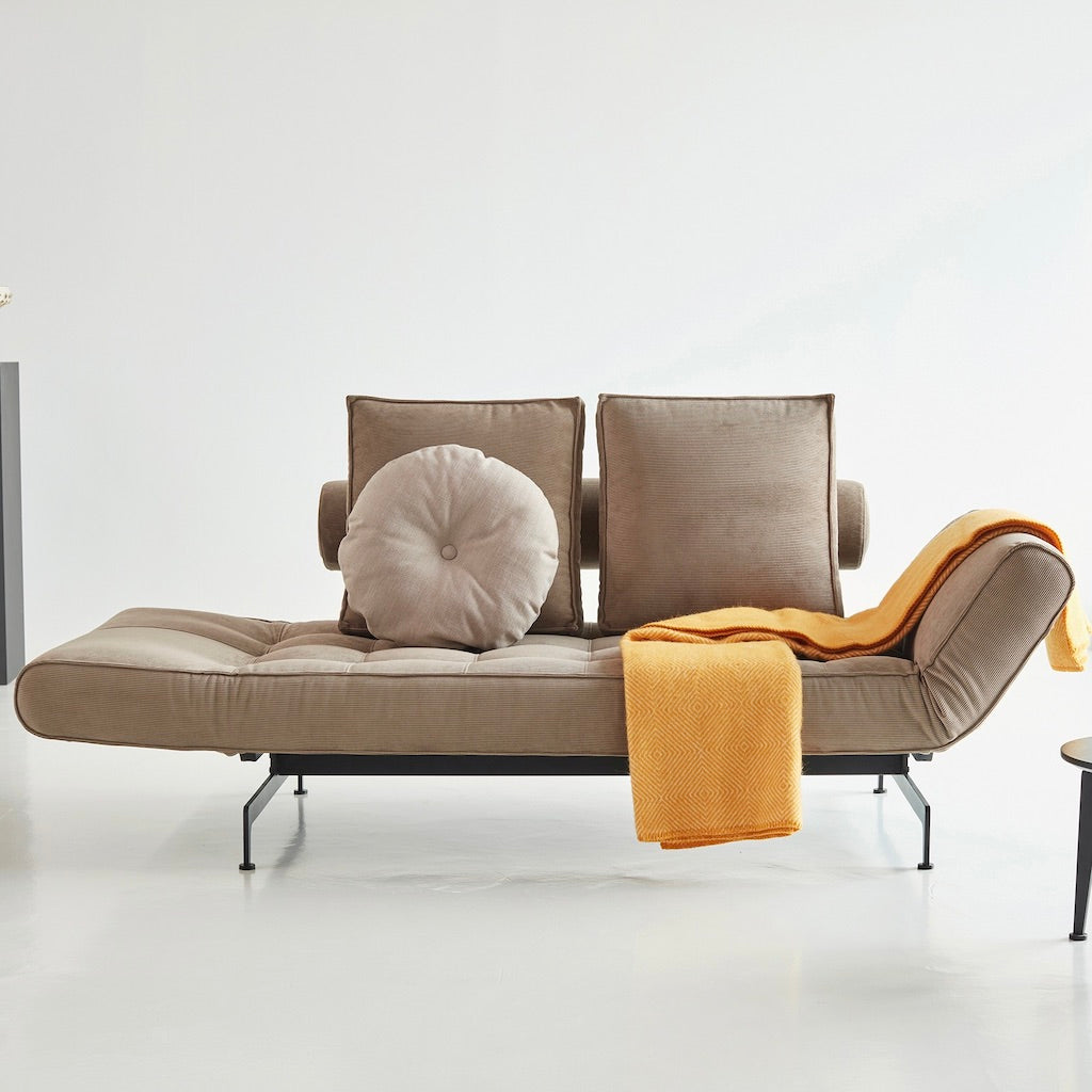 Ghia vuodesohva, jalat Ghia laser, kangas Cordufine Beige.