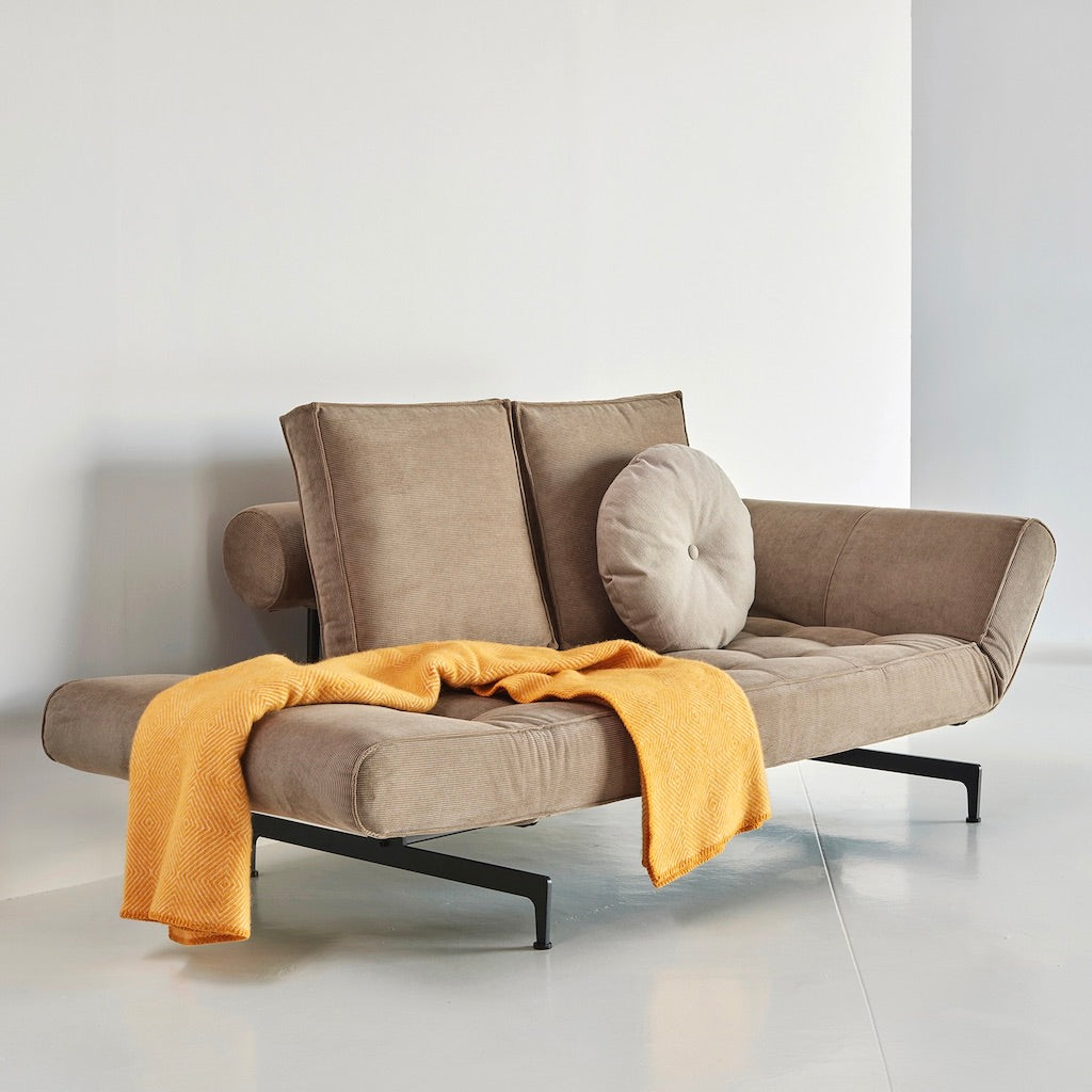 Ghia vuodesohva, jalat Ghia laser, kangas Cordufine Beige.