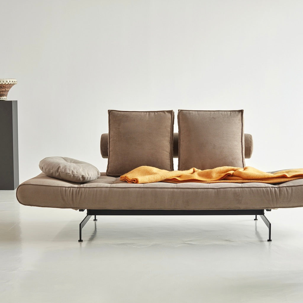 Ghia vuodesohva, jalat Ghia laser, kangas Cordufine Beige.