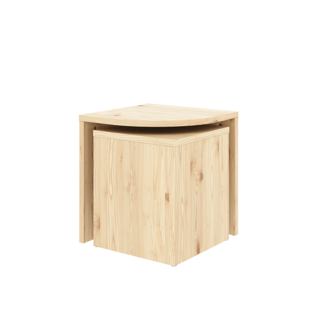 Luonnonväriseksi lakatut Combine pöydät.