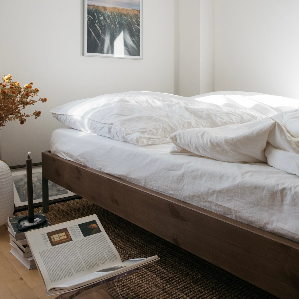 Core sänkyrunko ruskea.