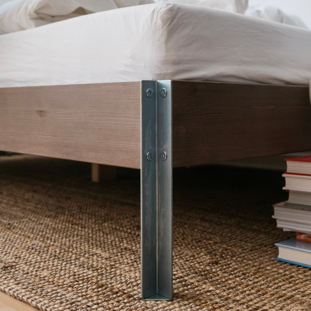 Core sänkyrunko ruskea.