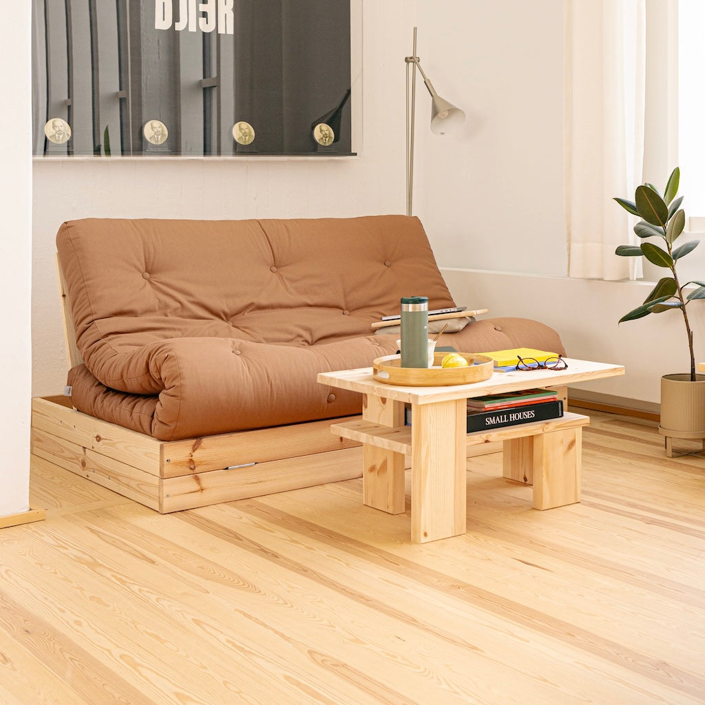 Flip vuodesohva, kangas Mocca. Kuvassa myös Japan pöytä.