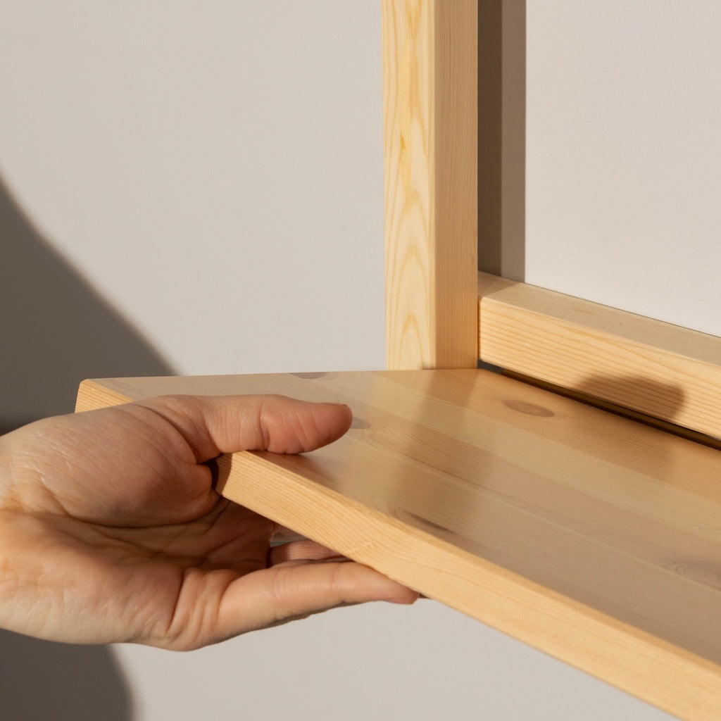 Groove big hylly. Yhtä hyllyä nostetaan pois paikoiltaan.