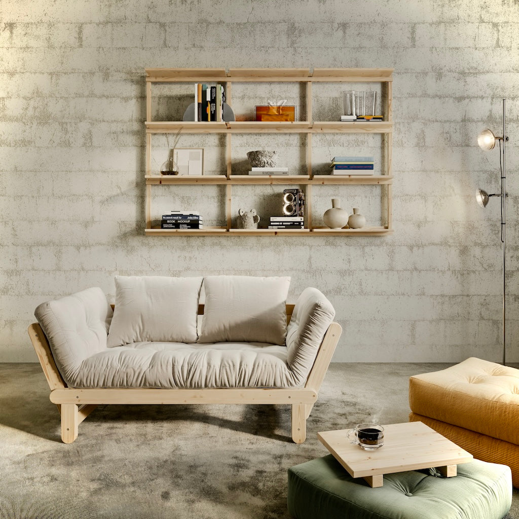 Groove big hylly. Kuvassa myös Beat vuodesohva, kaksi More Poufia ja Dock yöpöytä.