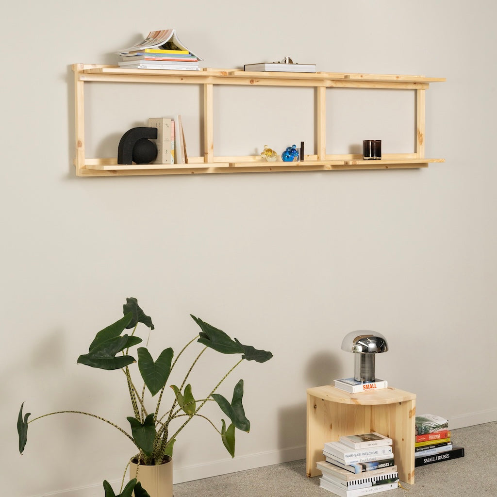 Groove wide hylly. Kuvassa myös Combine pöytä.