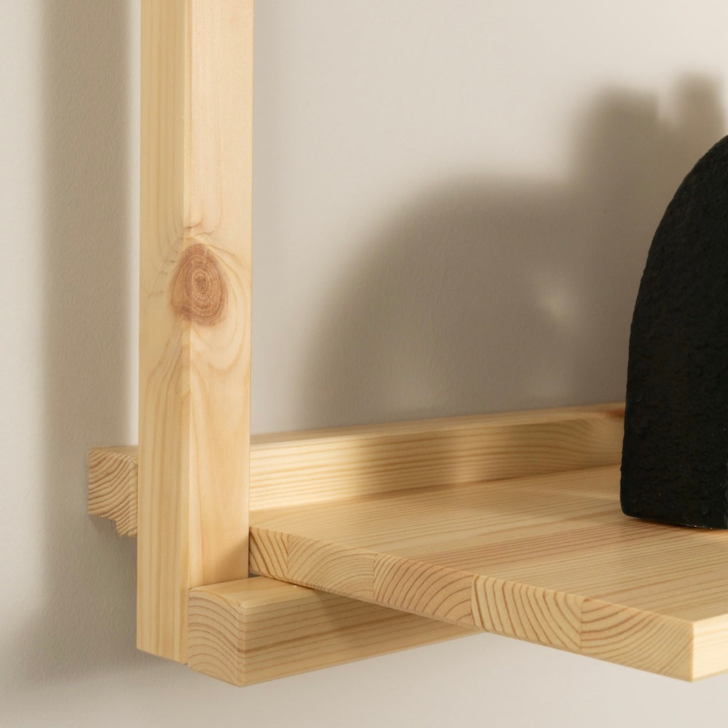 Groove wide hyllyn yksityiskohta.