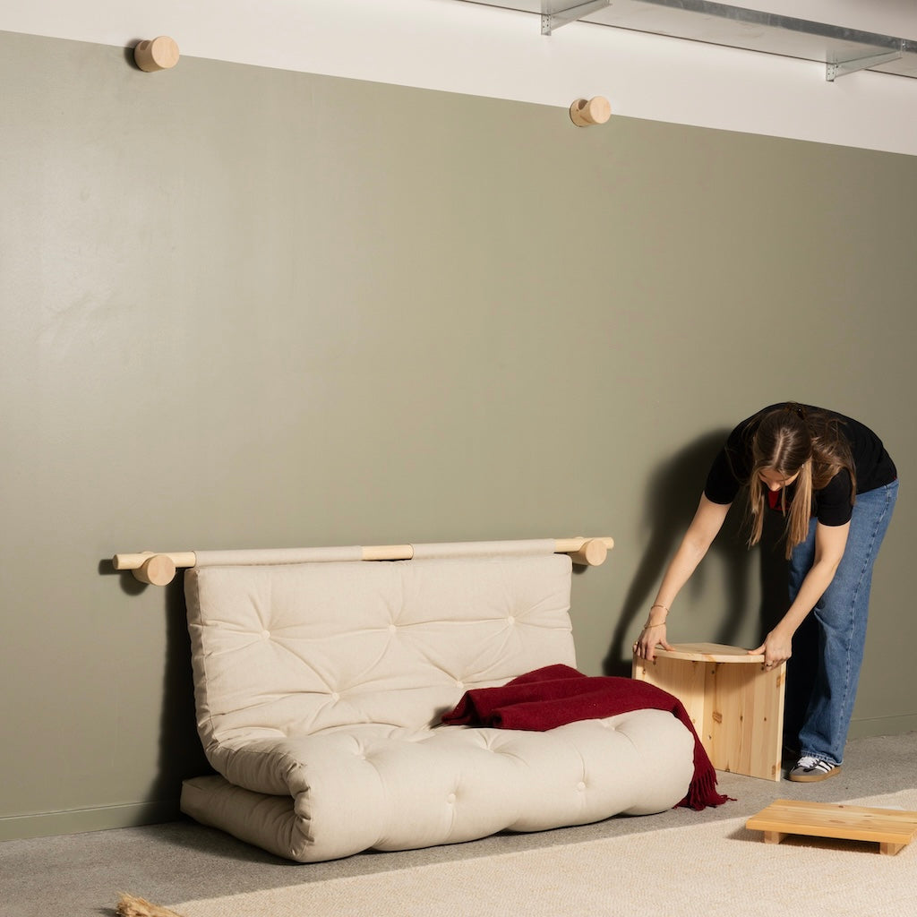 Hooked vuodesohva, kangas Linen. Kuvassa myös Combine ja Dock pöydät.