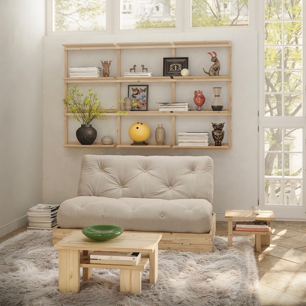 Japan pöytä, käsittelemätön. Kuvassa myös Japan sivupöytä sekä Flip vuodesohva ja Groove big hylly.