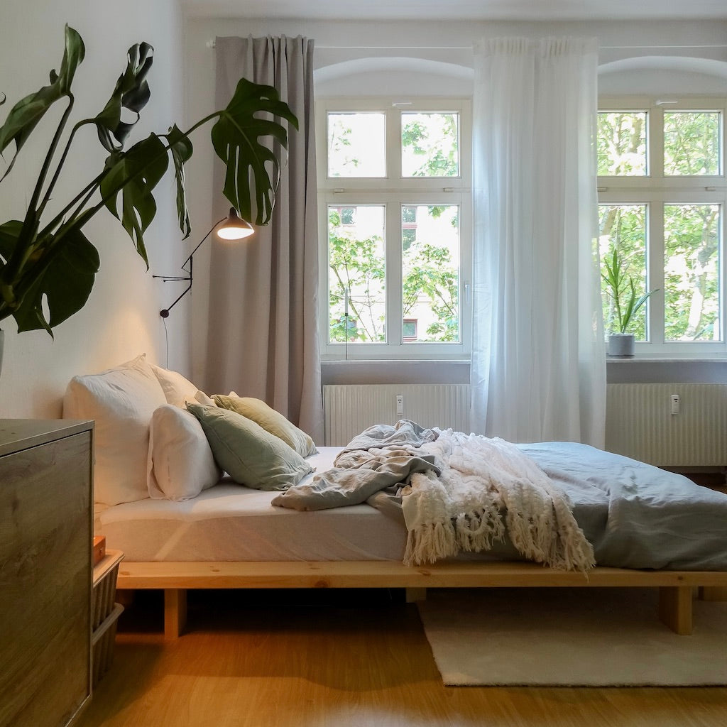 Japan sänkyrunko, käsittelemätön puunvärinen.