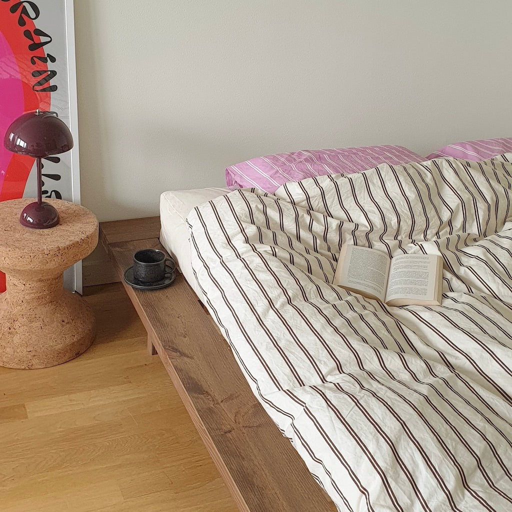 Japan sänkyrunko ruskea.