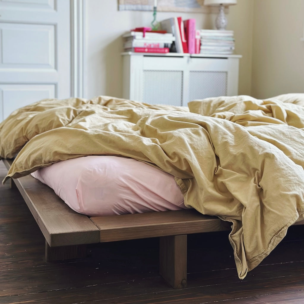 Japan sänkyrunko ruskea.