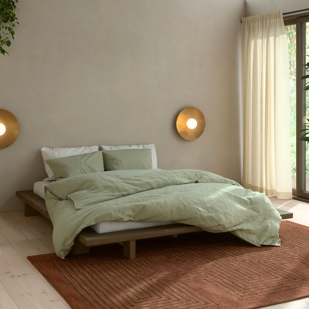 Japan sänkyrunko ruskea.