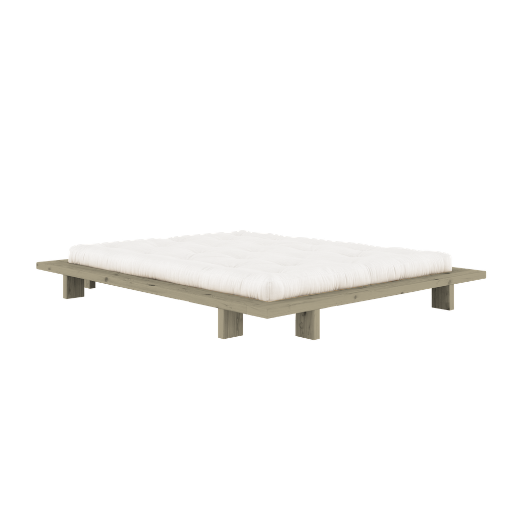 Sage Green Japan sänkyrunko futonpatjan kanssa. Kuvassa koko 160x200cm.