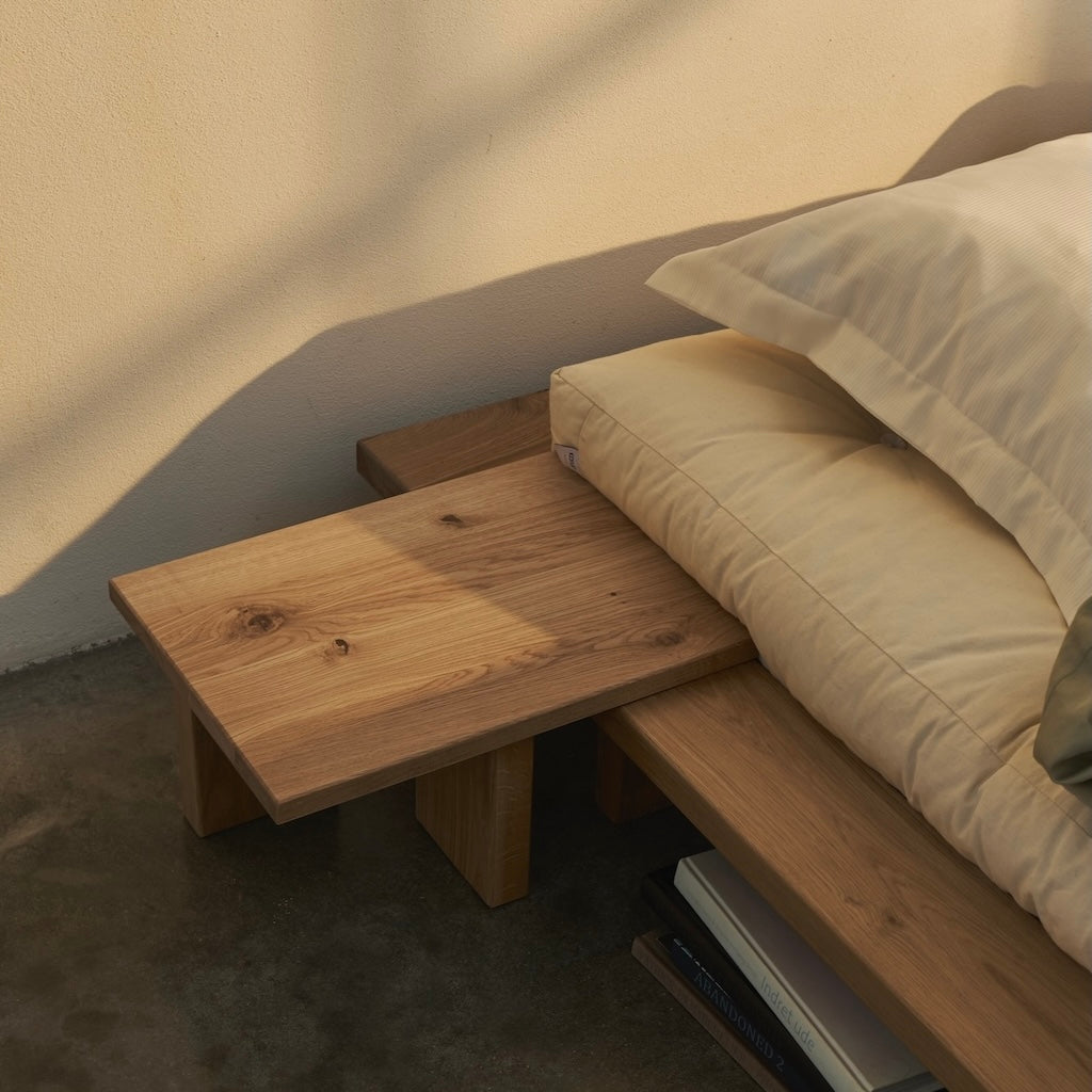 Japan yöpöytä, sävy öljytty tammi.