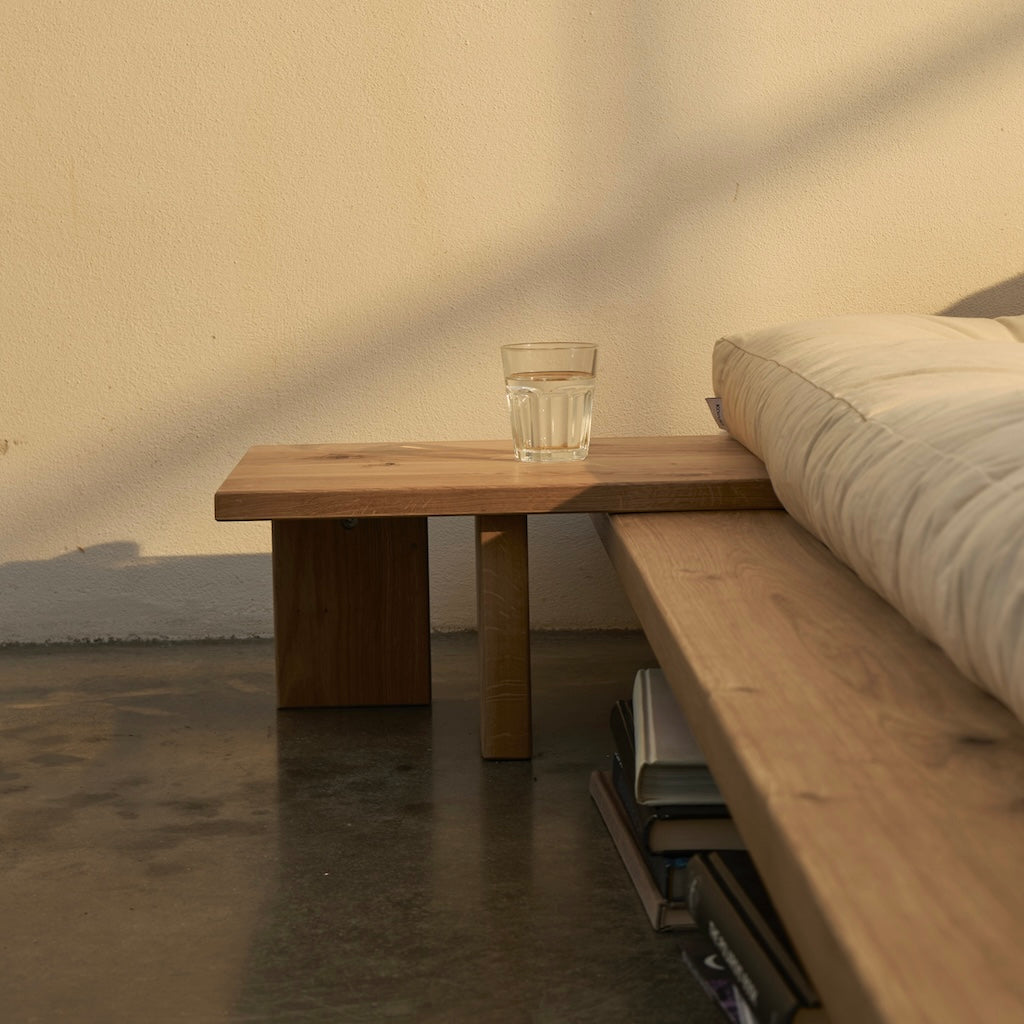 Japan yöpöytä, sävy öljytty tammi.