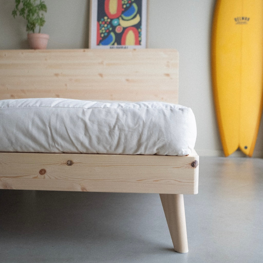 Kuvassa luonnonvärinen runko.