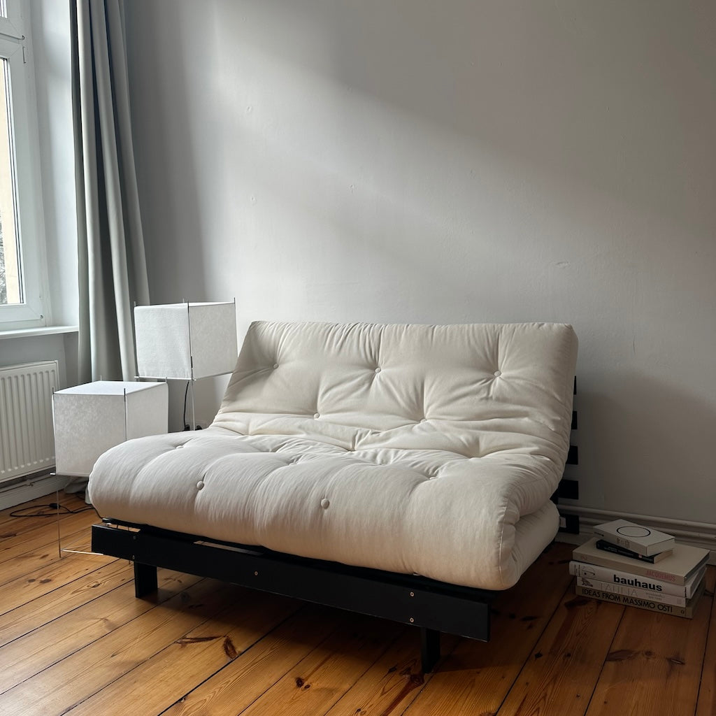 Roots 140 vuodesohva, runko musta, kangas Natural.