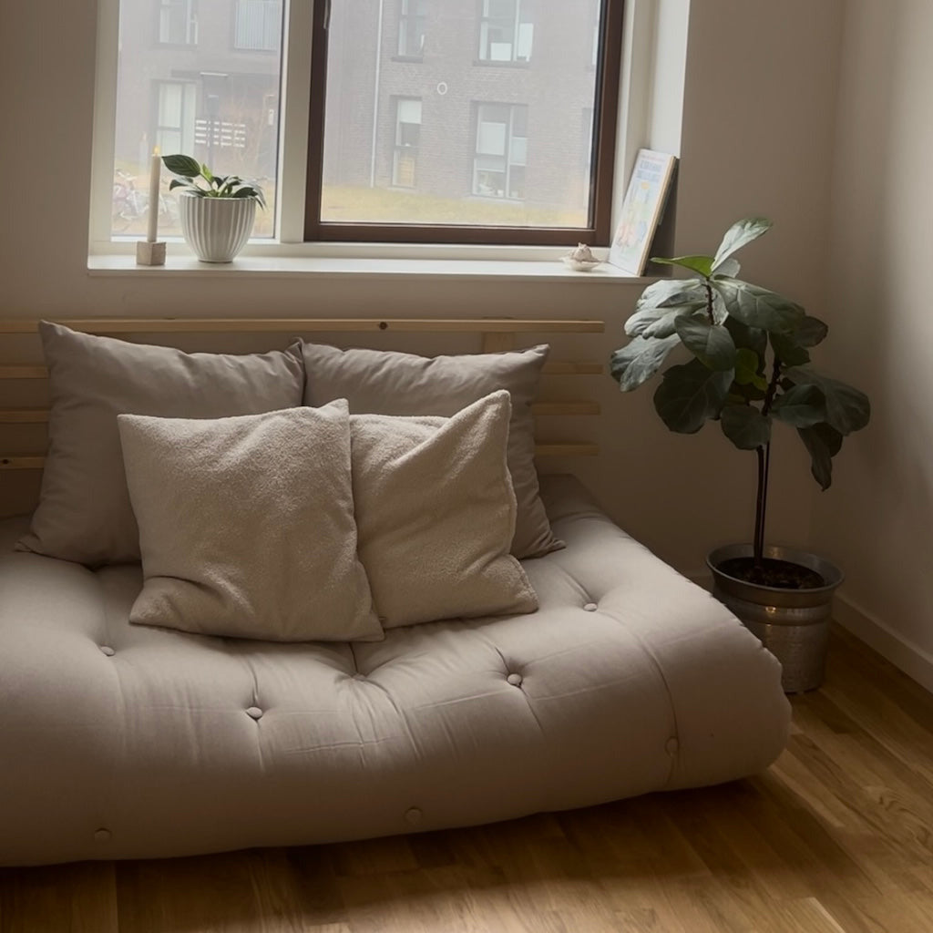 Shin Sano vuodesohva, runko luonnonvärinen, kangas Beige.